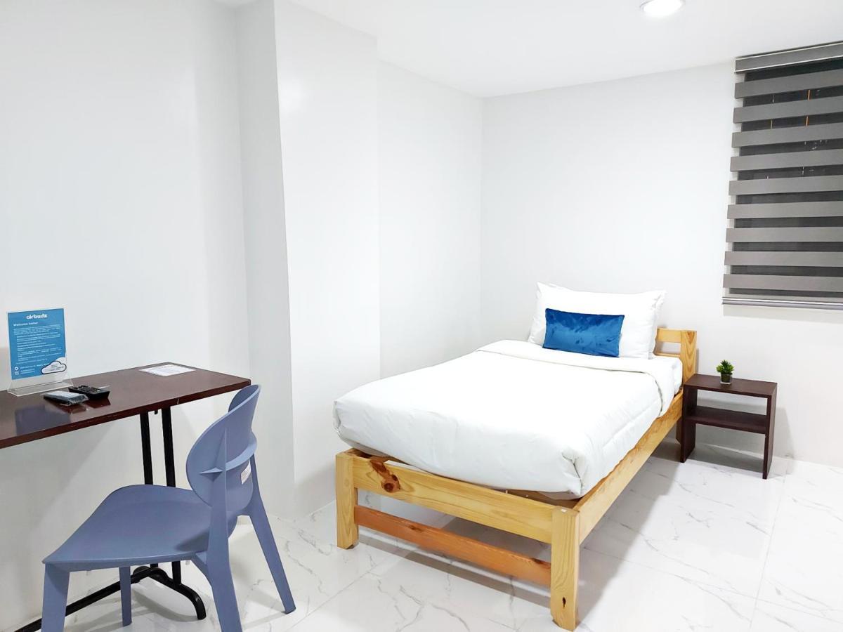 Hotel Airobedz Mckinley - Near Sm Aura Manila Exterior foto