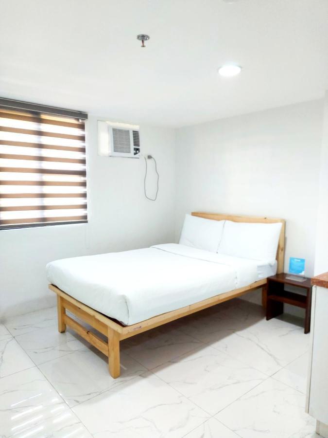 Hotel Airobedz Mckinley - Near Sm Aura Manila Exterior foto